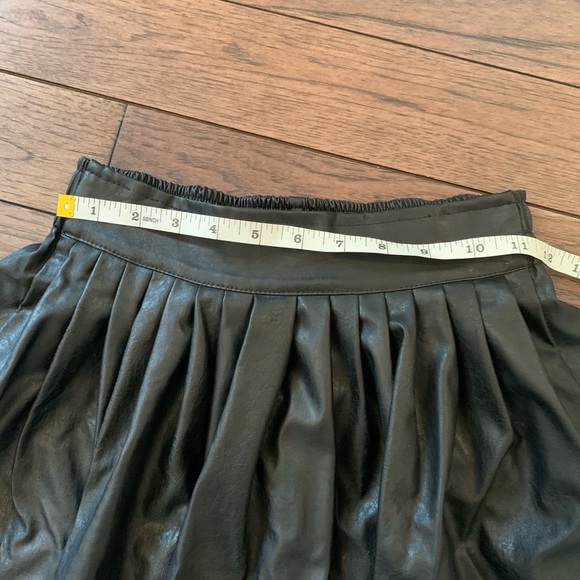 Faux leather skirt - Picture 4 of 5